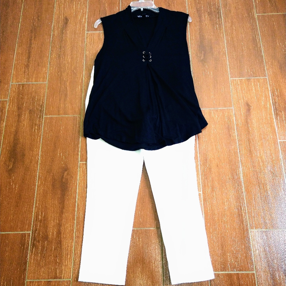 Sold Liz Claiborne Pants Size 4P and Cable & Gauge Top Size Med Bundle